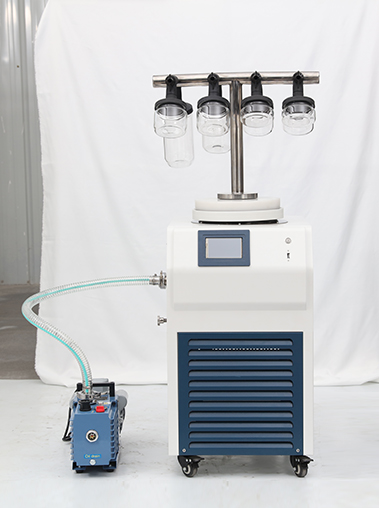 Right-angled view of Geliss vacuum freeze dryer with a T-frame manifold holding multi-size wide-mouth flasks, showcasing side ventilation slots.